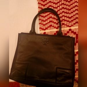 Really cute tory burch tote great condition